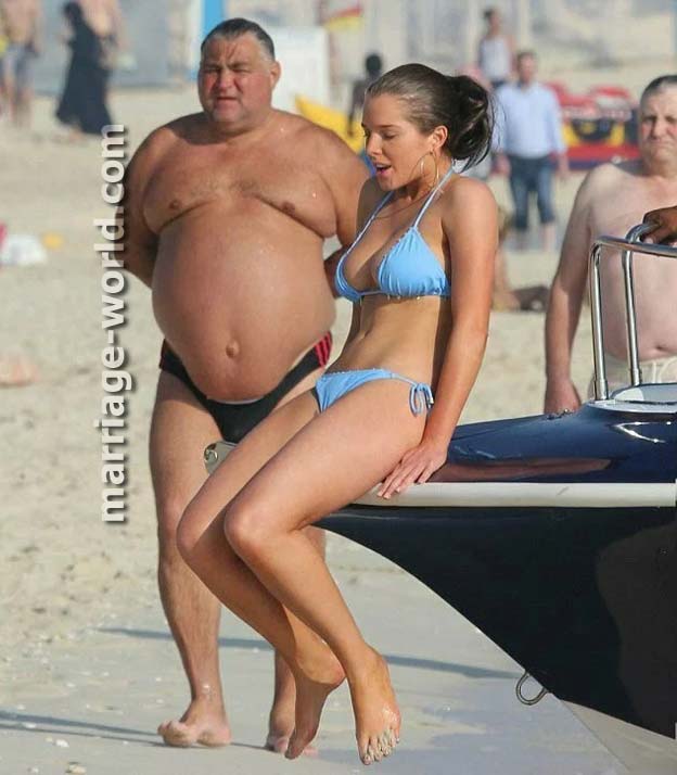 uomo in sovrappeso e una ragazza